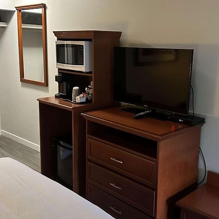 Travelodge By Wyndham Λάνγκλεϊ Εξωτερικό φωτογραφία
