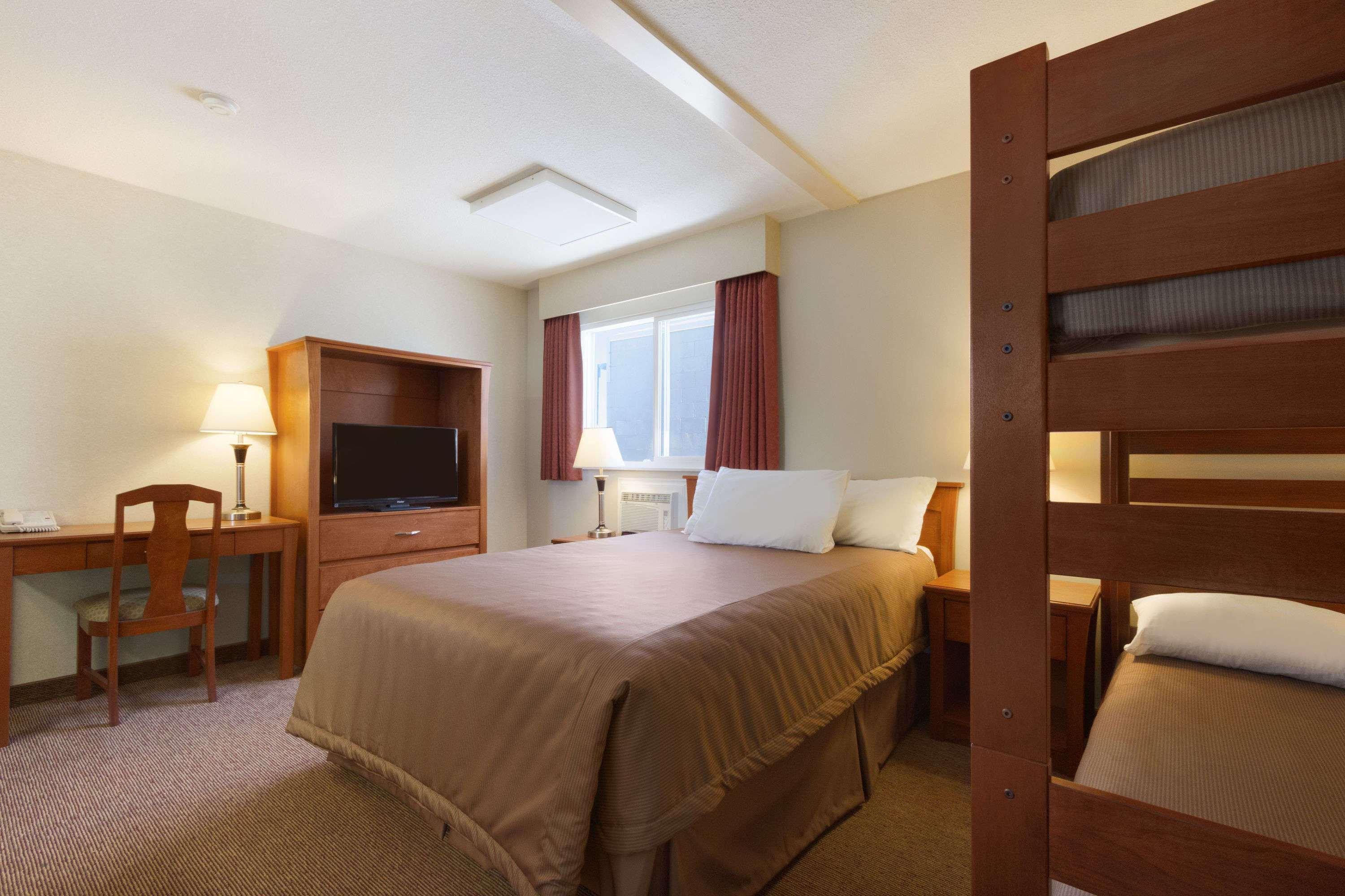 Travelodge By Wyndham Λάνγκλεϊ Εξωτερικό φωτογραφία