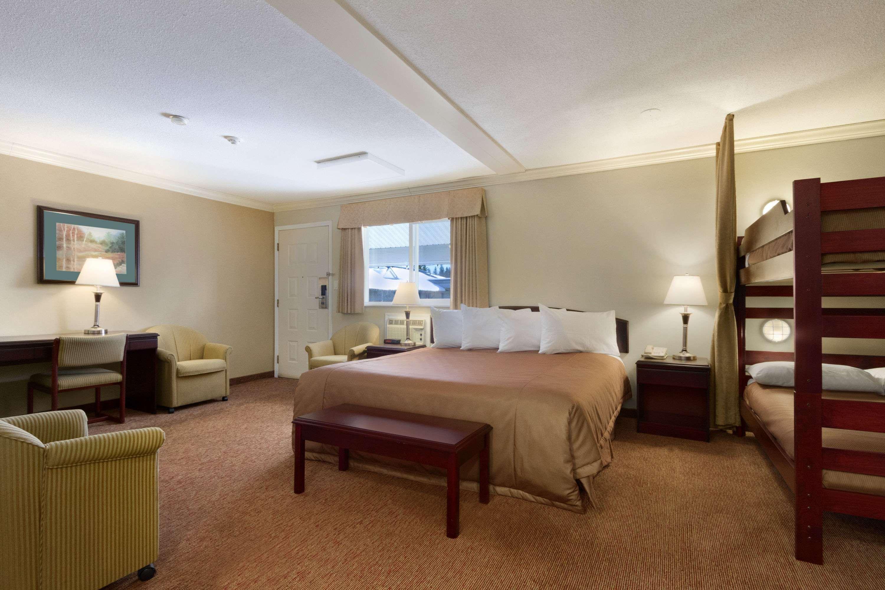 Travelodge By Wyndham Λάνγκλεϊ Εξωτερικό φωτογραφία