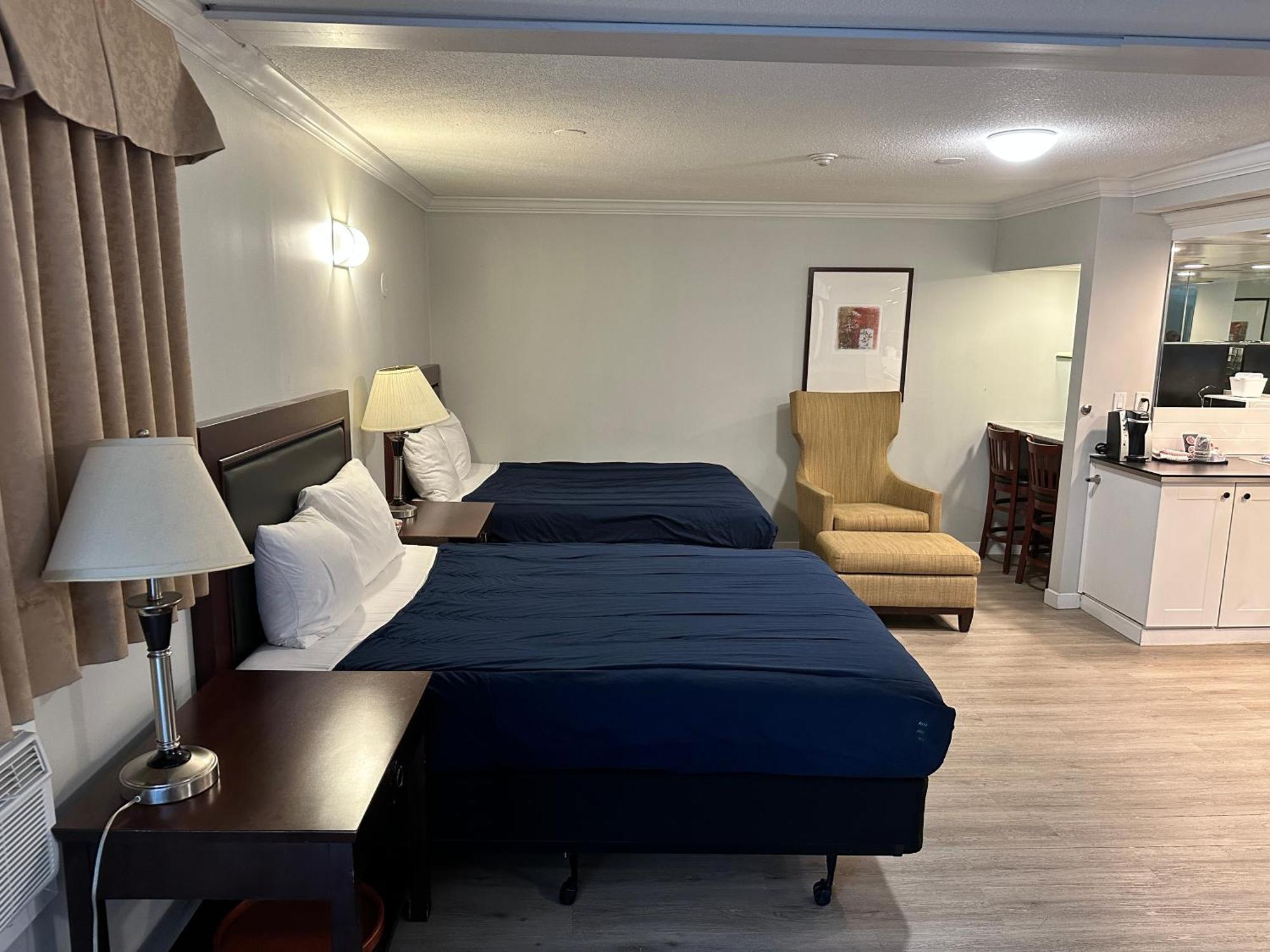 Travelodge By Wyndham Λάνγκλεϊ Εξωτερικό φωτογραφία