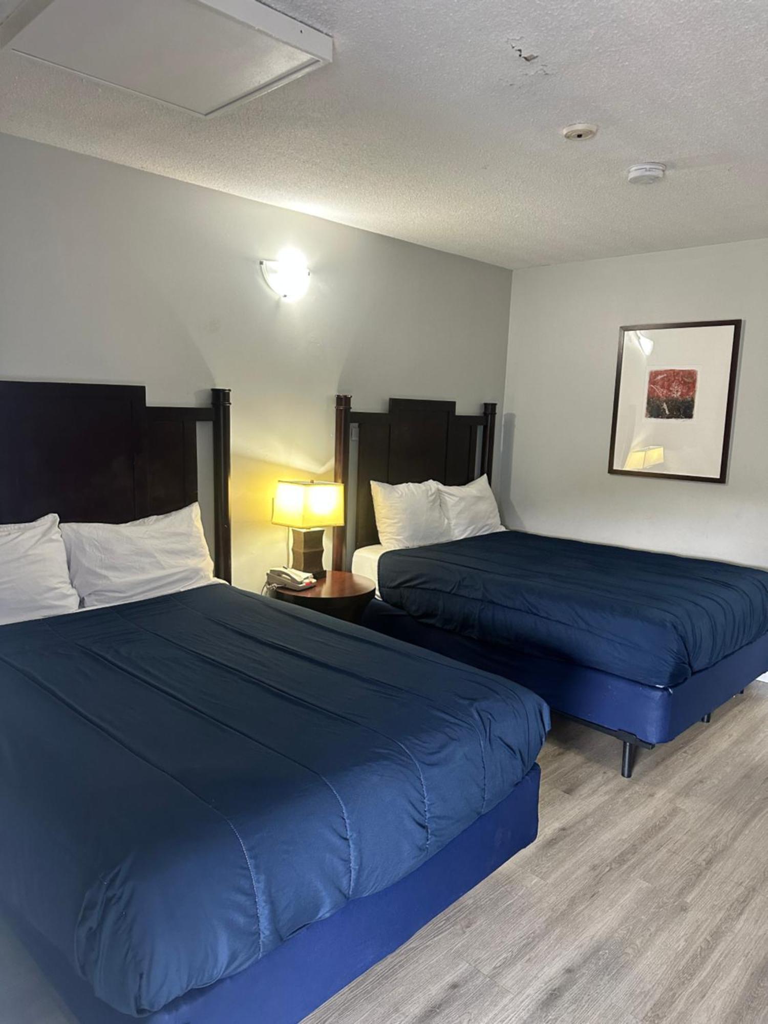 Travelodge By Wyndham Λάνγκλεϊ Εξωτερικό φωτογραφία