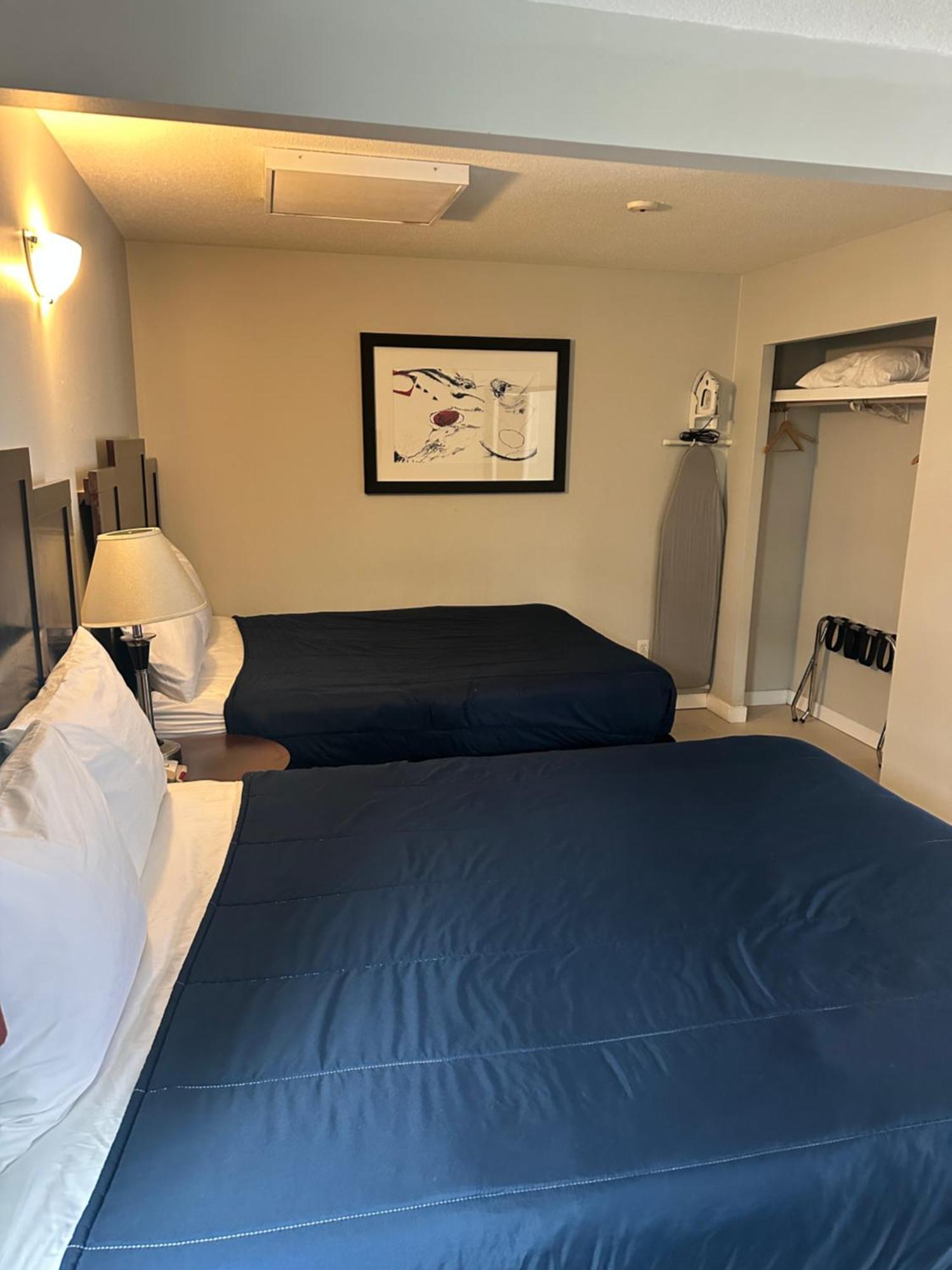 Travelodge By Wyndham Λάνγκλεϊ Εξωτερικό φωτογραφία