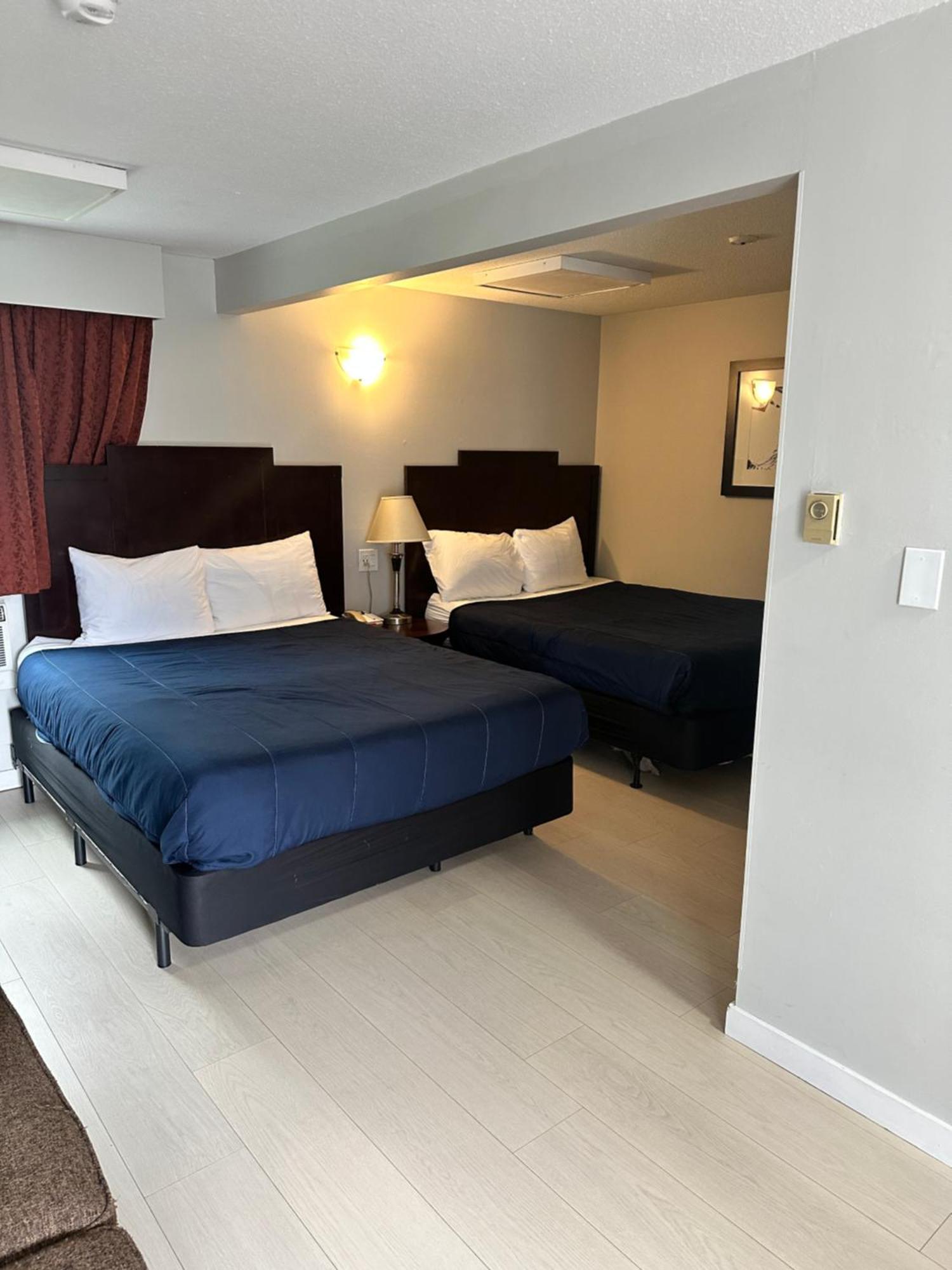 Travelodge By Wyndham Λάνγκλεϊ Εξωτερικό φωτογραφία