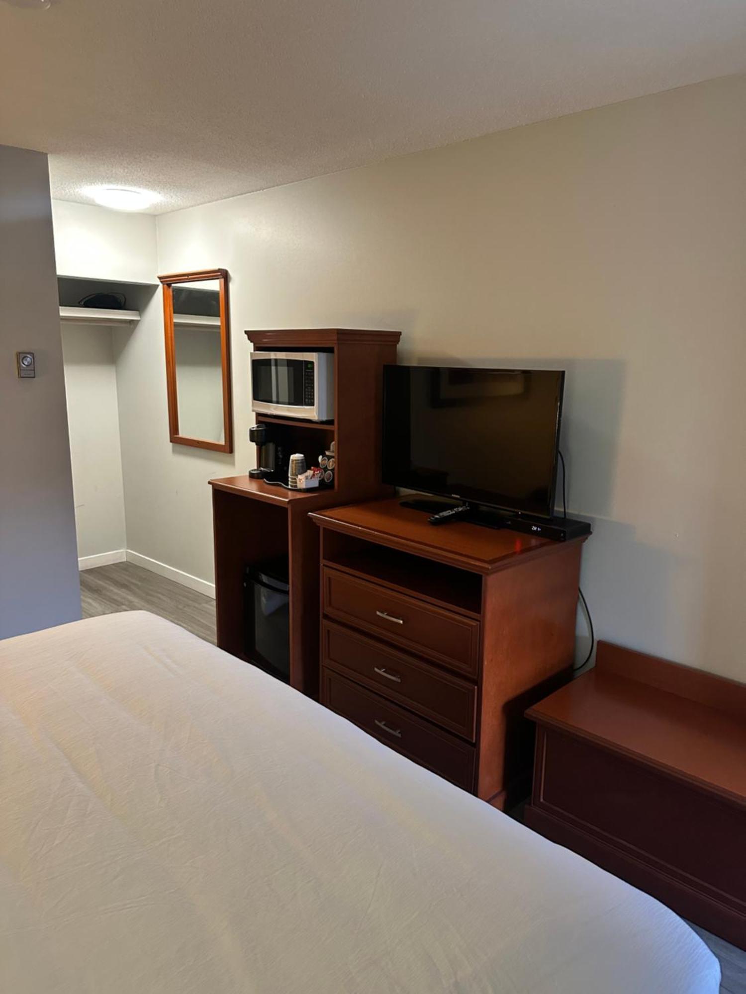 Travelodge By Wyndham Λάνγκλεϊ Εξωτερικό φωτογραφία