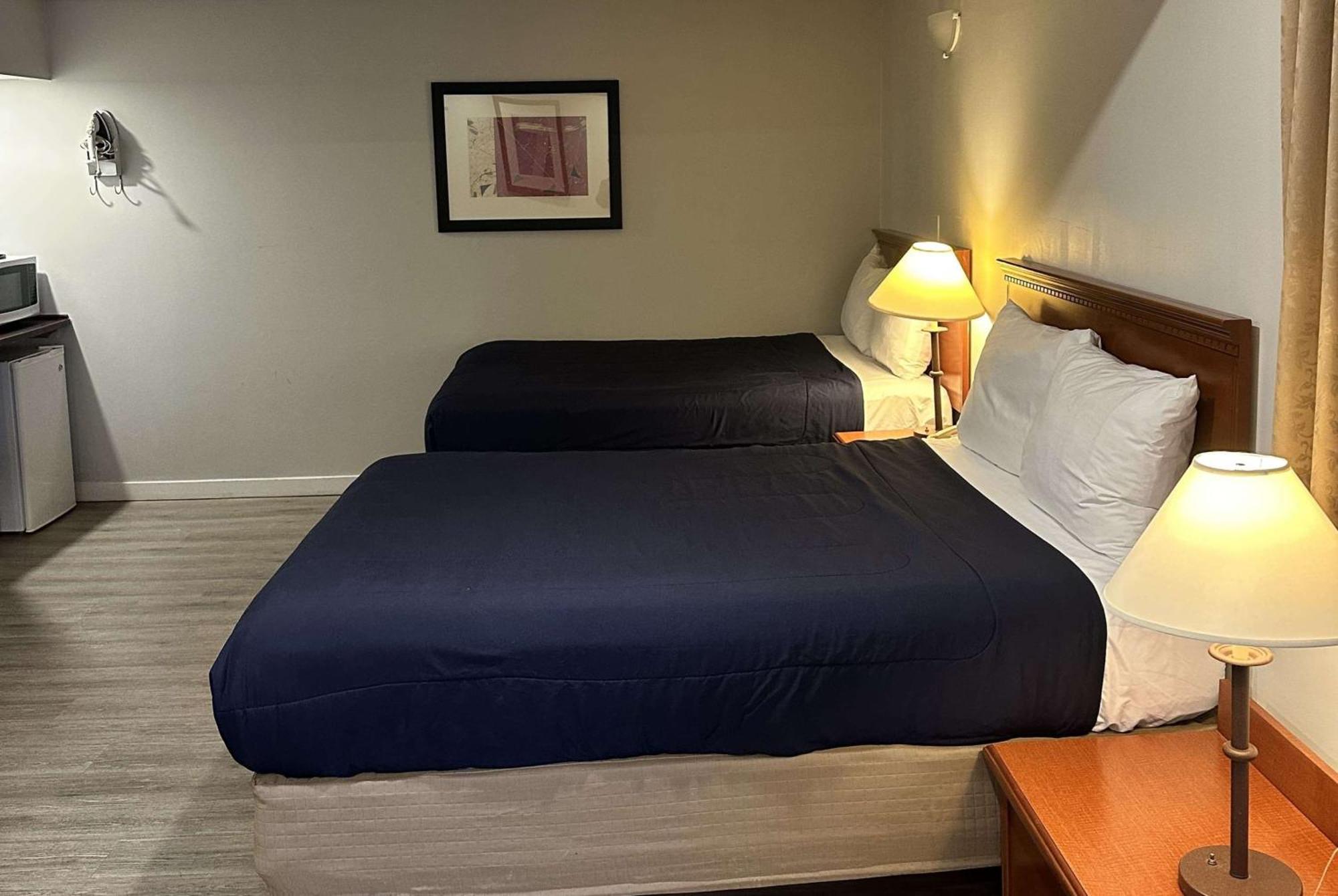 Travelodge By Wyndham Λάνγκλεϊ Εξωτερικό φωτογραφία