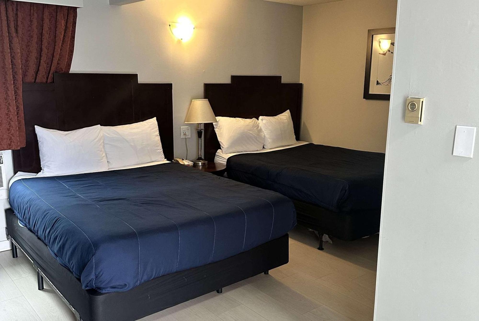 Travelodge By Wyndham Λάνγκλεϊ Εξωτερικό φωτογραφία